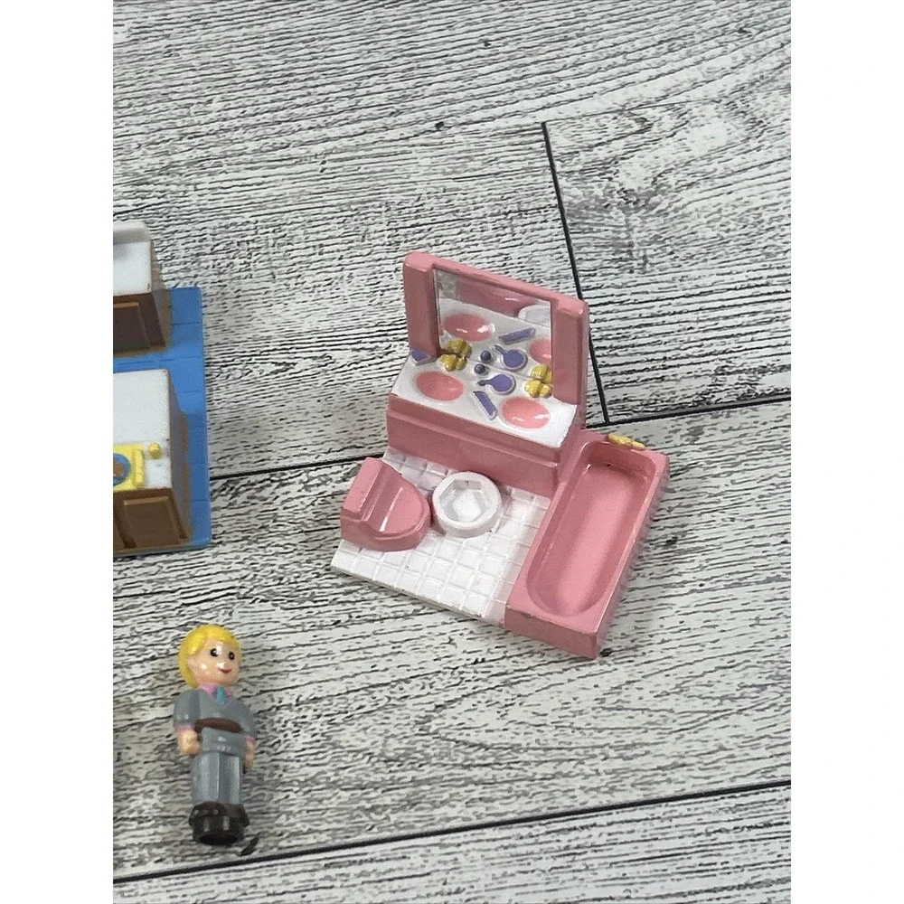 Vintage Galoob My Pretty‎ Dollhouse Kitchen Bathroom Nursery & Family 5 Dolls